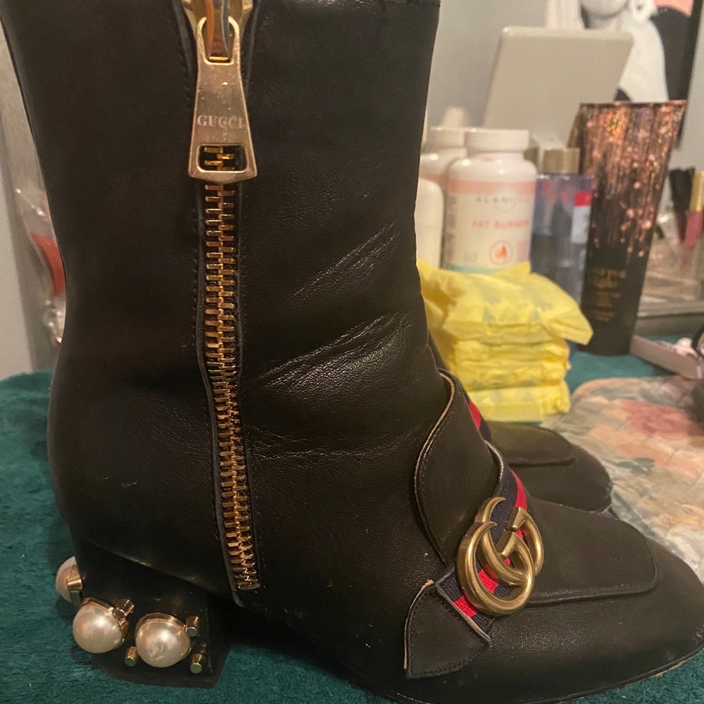 Gucci size 37 boots